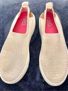 Women’s Ryka Vista Slip On Sneakers Sz 9